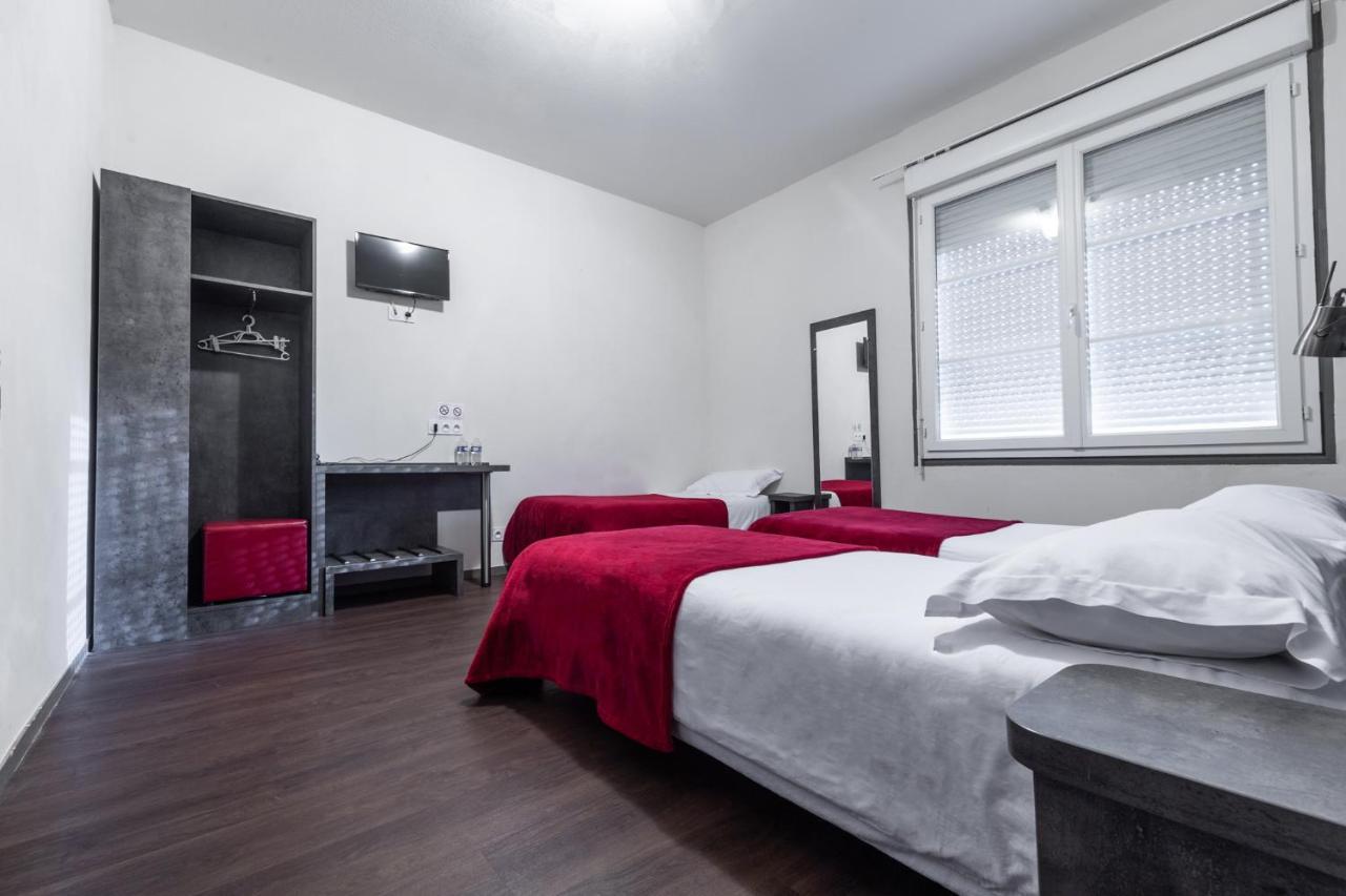 Hotel De La Gare Surgeres Ngoại thất bức ảnh