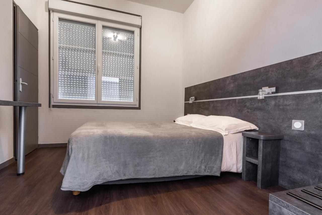 Hotel De La Gare Surgeres Ngoại thất bức ảnh