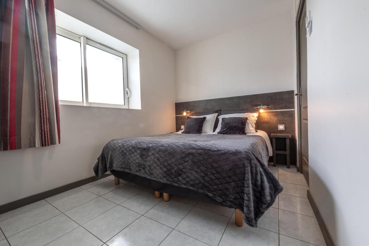 Hotel De La Gare Surgeres Ngoại thất bức ảnh