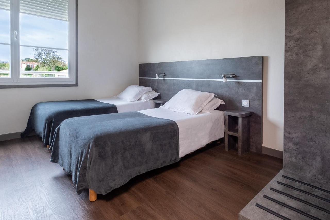 Hotel De La Gare Surgeres Ngoại thất bức ảnh